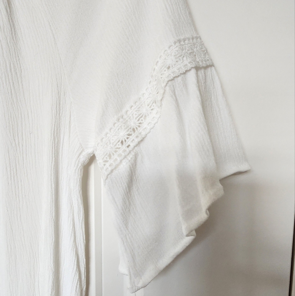 Chic White Button-Down Blouse - Picture 3 of 6